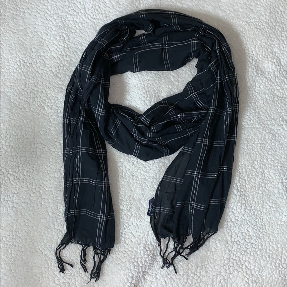American Eagle scarf